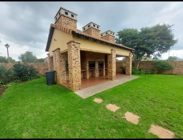 2 BEDROOM PROPERTY TO RENT IN HALFWAY GARDENS